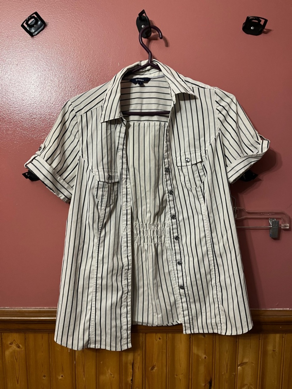 Reitmans White Short-Sleeve Button-Down with Black Stripes